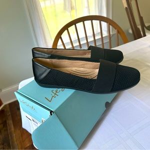 Women’s Suede Life Stride slip on Comfy and cute Size 10